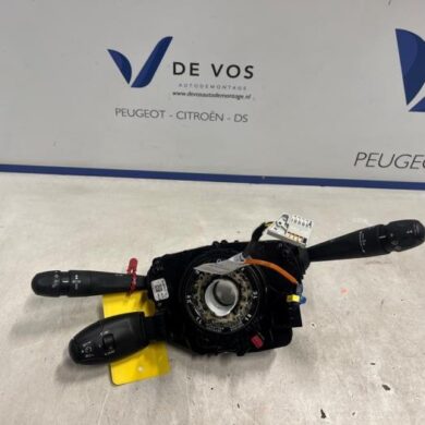 Peugeot 2008 1.2 12V e-THP PureTech 110 Steering column stalk 2017 98154509ZD