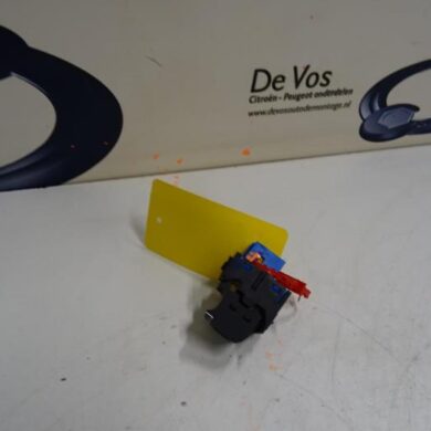 Peugeot 3008  Handrem schakelaar YHZ-YHZYH01 2019 98105935VV