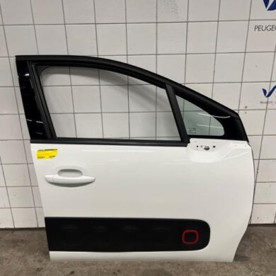 Citroen C3 1.2 12V e-THP PureTech 110 Front door 4-door, right 2017 9812674180