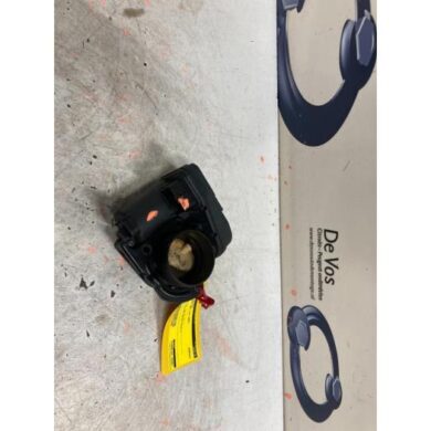 Peugeot 206 1.6 16V Gasklephuis NFU 2005 163637