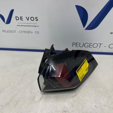 Peugeot 2008 1.2 VTi 12V PureTech 100 Achterlicht rechts 2021 9838190480