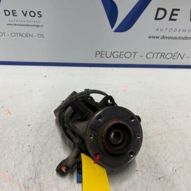 Peugeot 2008 1.2 Vti 12V PureTech 82 Fusee rechts-voor 2017 1607557580