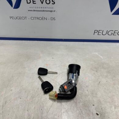 Peugeot 107 1.0 12V Kontaktslot+Sleutel 2013 16084057XZ-B0009075XZ