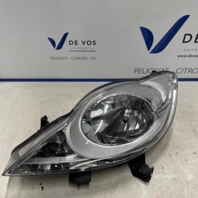 Peugeot 107 1.0 12V Koplamp links 2013 1607978180