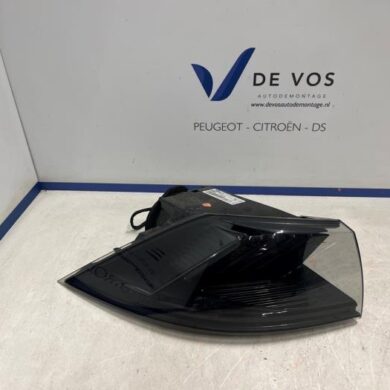 Peugeot 508 1.6 16V Hybrid 225 Achterlicht links 2022 9813508680