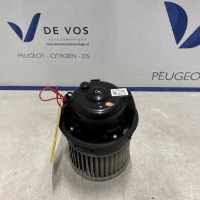 Peugeot 2008 1.2 VTi 12V PureTech 130 Heating and ventilation fan motor 2021 9840566280