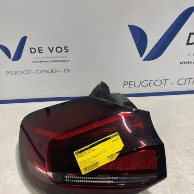 Citroen C4 1.2 PureTech 130 12V Achterlicht links 2021 9831100280