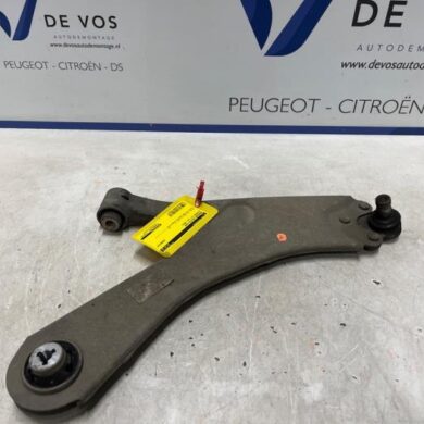 Citroen C4 1.2 PureTech 130 12V Front wishbone, right 2021 9831682780