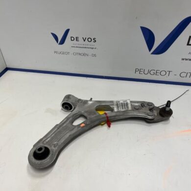 Peugeot 408 1.2 Hybrid 136 Front wishbone, right 2023 9815014380