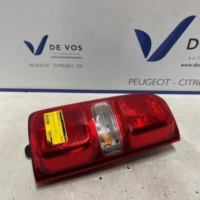 Peugeot Expert 2.0 Blue HDi 120 16V Achterlicht rechts 2020 9808243080