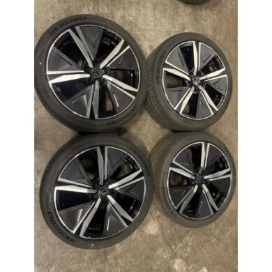 Peugeot 308 1.2 PureTech Hybrid 136 Set of wheels + tyres 2023 98350581ZF