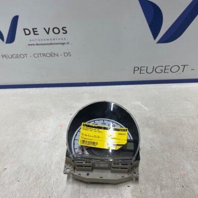 Peugeot 107 1.0 12V Tacho - Kombiinstrument KM 2013 B000616180-B000698380