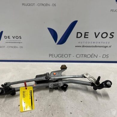 Peugeot 2008 1.2 VTi 12V PureTech 130 Ruitenwissermotor voor 2021 9824784980