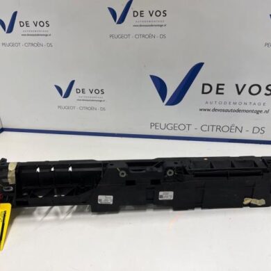 Peugeot 408 1.2 Hybrid 136 Lock plate 2023 1681376680