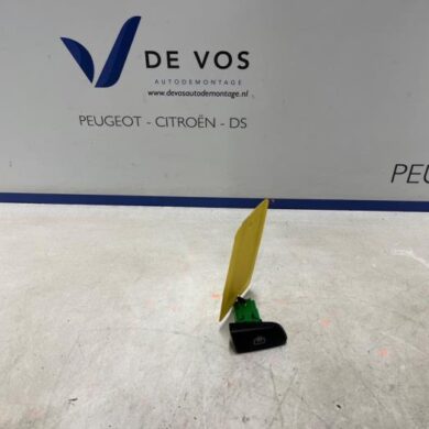Peugeot 107 1.0 12V Verwarmingsschakelaar Achterruit 2013 654612