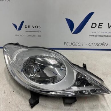 Peugeot 107 1.0 12V Headlight, right 2013 1607977580