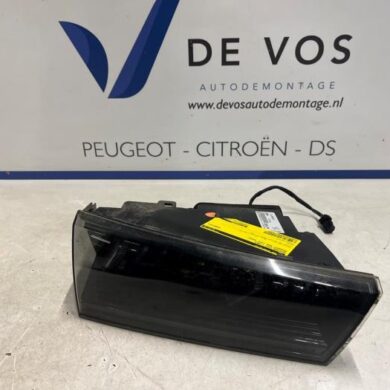 Peugeot 508 1.6 16V Hybrid 225 Achterlicht links 2022 9813508280