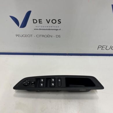 Citroen C4 1.2 Hybrid 136 Multi-functional window switch 2024 98421760ZD