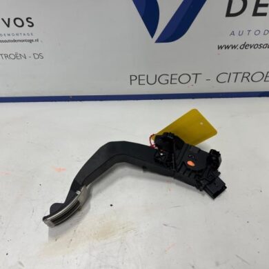 Peugeot 208 1.2 Hybrid 136 Gaspedal 2025 9837892280