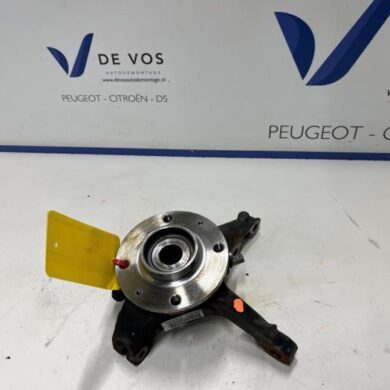 Peugeot 208 1.2 Hybrid 136 Knuckle, front left 2025 9826878080