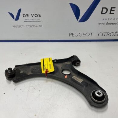 Peugeot 208 1.2 Hybrid 136 Draagarm links-voor 2025 9857903080