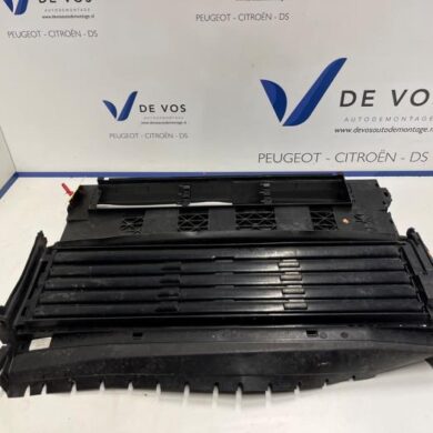 Opel Grandland X 1.6 Turbo 16V Hybrid Luchtgeleider 2023 9823355180