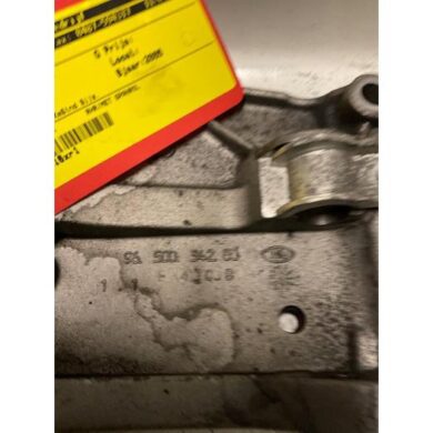Peugeot 407  Alternator lower bracket 2005 5706J5