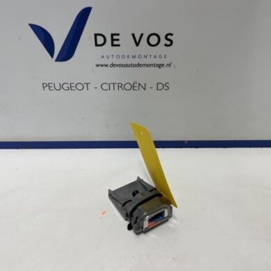 Peugeot 208 1.2 Hybrid 136 Front camera 2025 9855566280-6502353780