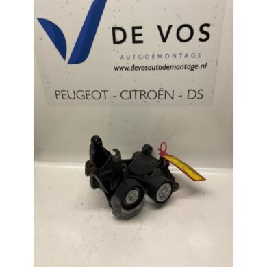 Citroen Jumpy 1.9Di Alternator upper bracket WJY 2003 5706H6