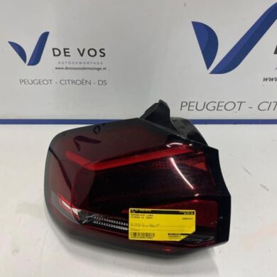 Citroen C4 1.2 Hybrid 136 Taillight, left 2024 9831100280