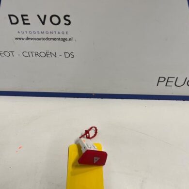 Peugeot 107 1.0 12V Panic lighting switch 2013 6490NG