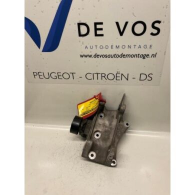 Peugeot 307 2.0 HDi 110 FAP Alternator upper bracket RHS 2002 5706H4