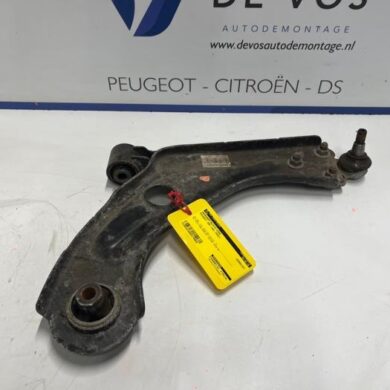 Peugeot 308 1.5 Blue HDi 130 16V Front wishbone, right 2022 9846329280