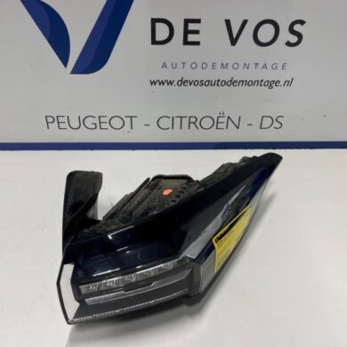 Peugeot 308 1.6 16V HYbrid 180 e-EAT8 Taillight, right 2023 9835299280