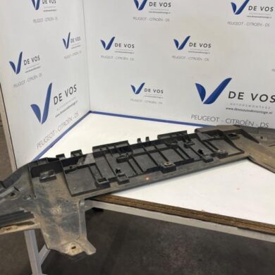 Peugeot Expert 2.0 Blue HDi 120 16V Schutzblech Boden 2019 9808501880