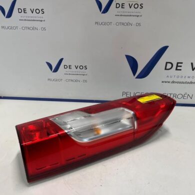 Opel Movano 2.2 D 140 Taillight, right 2022 1612401680