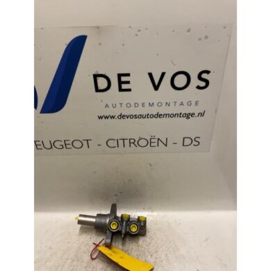 Citroen C4 Picasso 1.6 HDi 16V 110 Master cylinder 9HZ 2009 4601T1