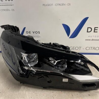 Peugeot 5008  Koplamp rechts 2022 1675812580-1698659080