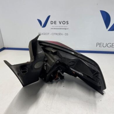Peugeot 5008 2.0 BlueHDi 150 16V Taillight, left 2018 9811028080