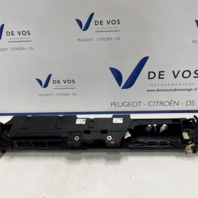 Peugeot 308 1.2 PureTech Hybrid 136 Slotplaat voor 2023 1681376680