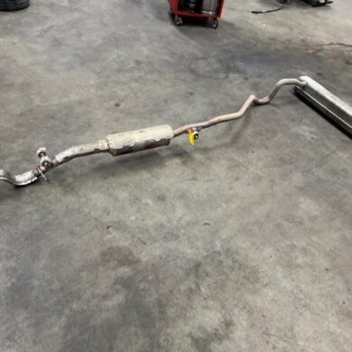 Peugeot 308 1.6 16V HYbrid 180 e-EAT8 Exhaust central + rear silencer 2023 9845194080-9844673780