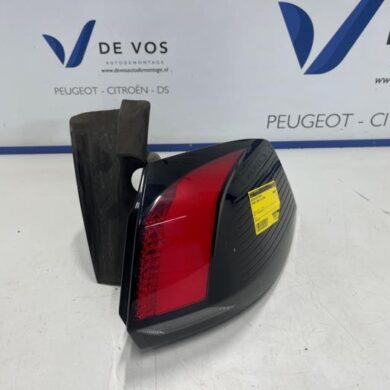 Peugeot 5008 2.0 BlueHDi 150 16V Achterlicht rechts 2018 9811028180