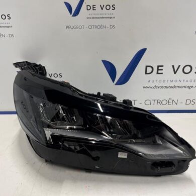 Peugeot 5008 1.2 12V Hybrid Koplamp rechts 2022 1675889480