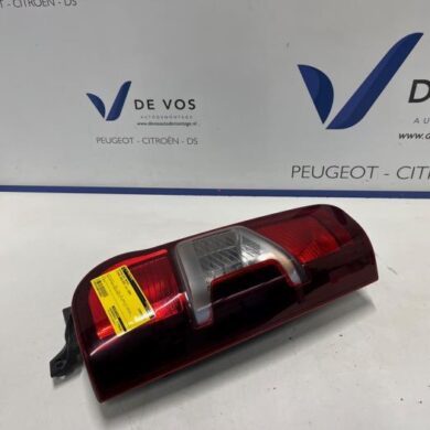 Citroen Berlingo 1.2 12V PureTech 110 Achterlicht rechts 2020 9820554880