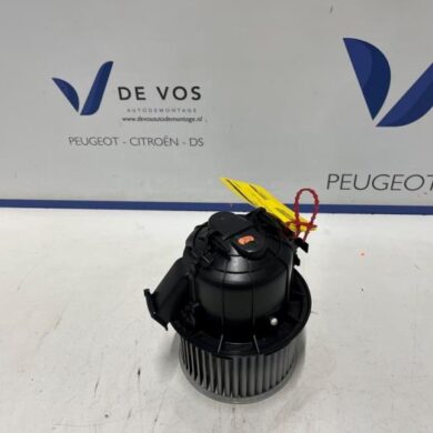 Peugeot 208 1.2 Vti 12V PureTech 100 Heating and ventilation fan motor 2020 9833380480