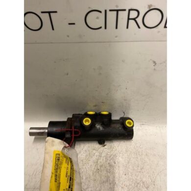 Peugeot 605 2.1 TD 12V Master cylinder P8C 1999 4601E4