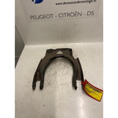 Peugeot 407 2.0 HDiF 16V Draagarm boven rechts-voor 2004