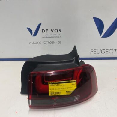 Citroen C4 Cactus 1.2 PureTech 110 12V Rücklicht rechts 2018 9823950280