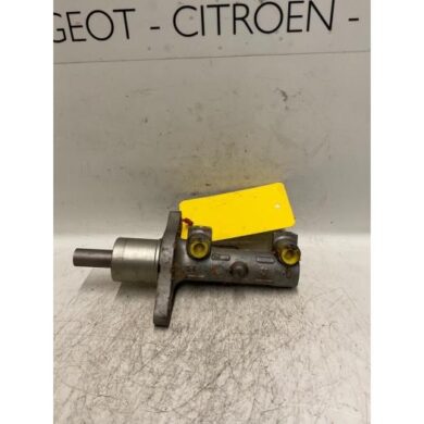 Peugeot 407 2.7 HDi V6 24V Master cylinder UHZ 2006 4601P7