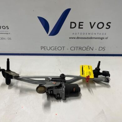 Opel Corsa 1.2 12V 75 Front wiper motor 2023 9824784980